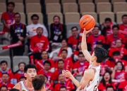 爱游戏娱乐-深圳队横扫四川队，易建联带队取胜