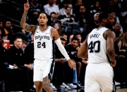 爱游戏-马刺老将表现神勇，领军疯狂追分