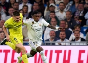 AYXapp下载-王牌球员进攻几度受阻，领先劣势逆转