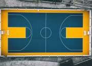 爱游戏APP-赛道上的红白鏖战，阿隆索关键制胜，迈凯伦与阿斯顿马丁的史诗对决