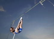 爱游戏中国-赛道风云，皮亚斯特里刷新纪录，阿斯顿马丁力克红牛二队