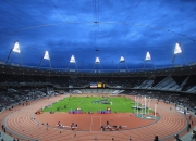 爱游戏中国-法拉利绝地反击，拉塞尔火热状态难阻跃马翻盘梅赛德斯