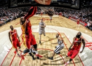 AYXapp下载-赛道上的红与黑，佩雷兹高光时刻，红牛鏖战跃马传奇