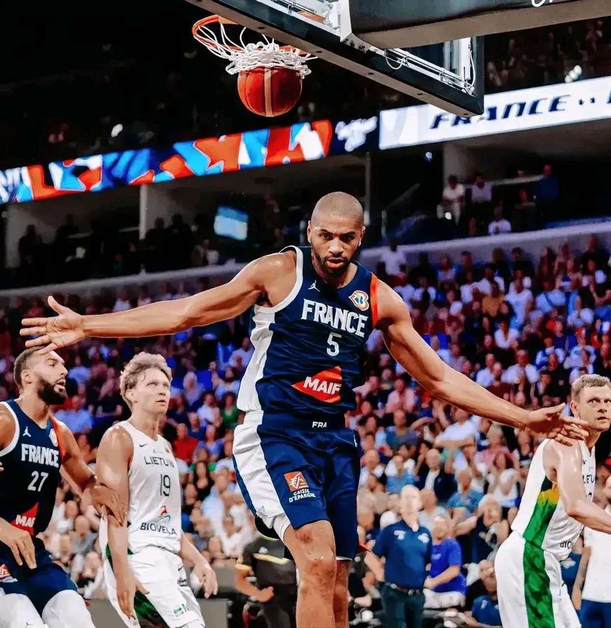 法国队逆转瑞典队，波尔状态火热