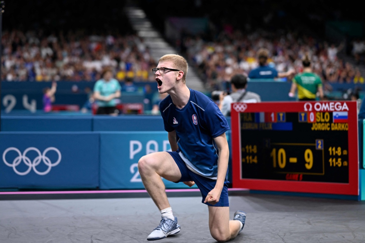 英格兰队力克法国队，马龙点燃赛场