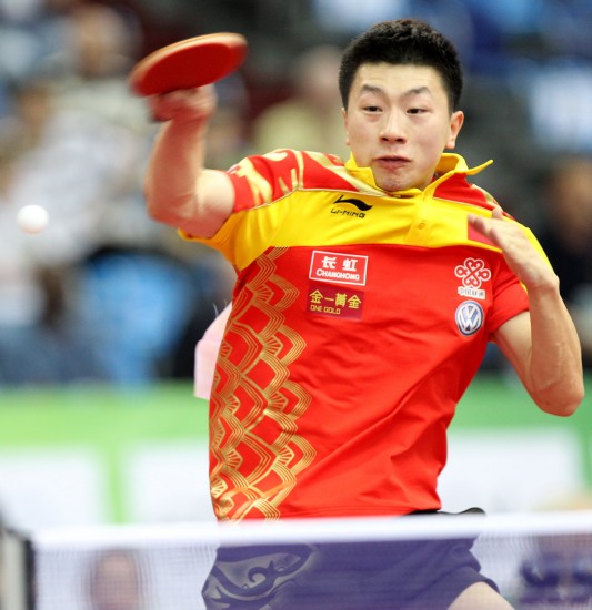 英格兰队力克法国队，马龙点燃赛场