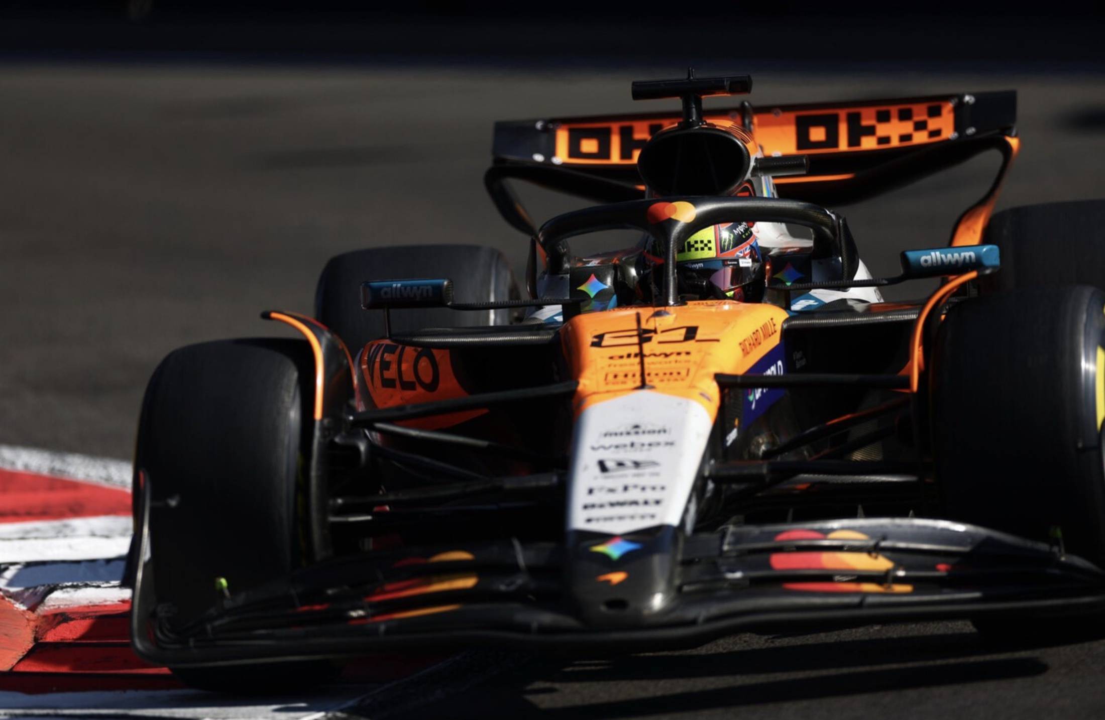 迈凯伦鏖战法拉利，汉密尔顿惊艳四座