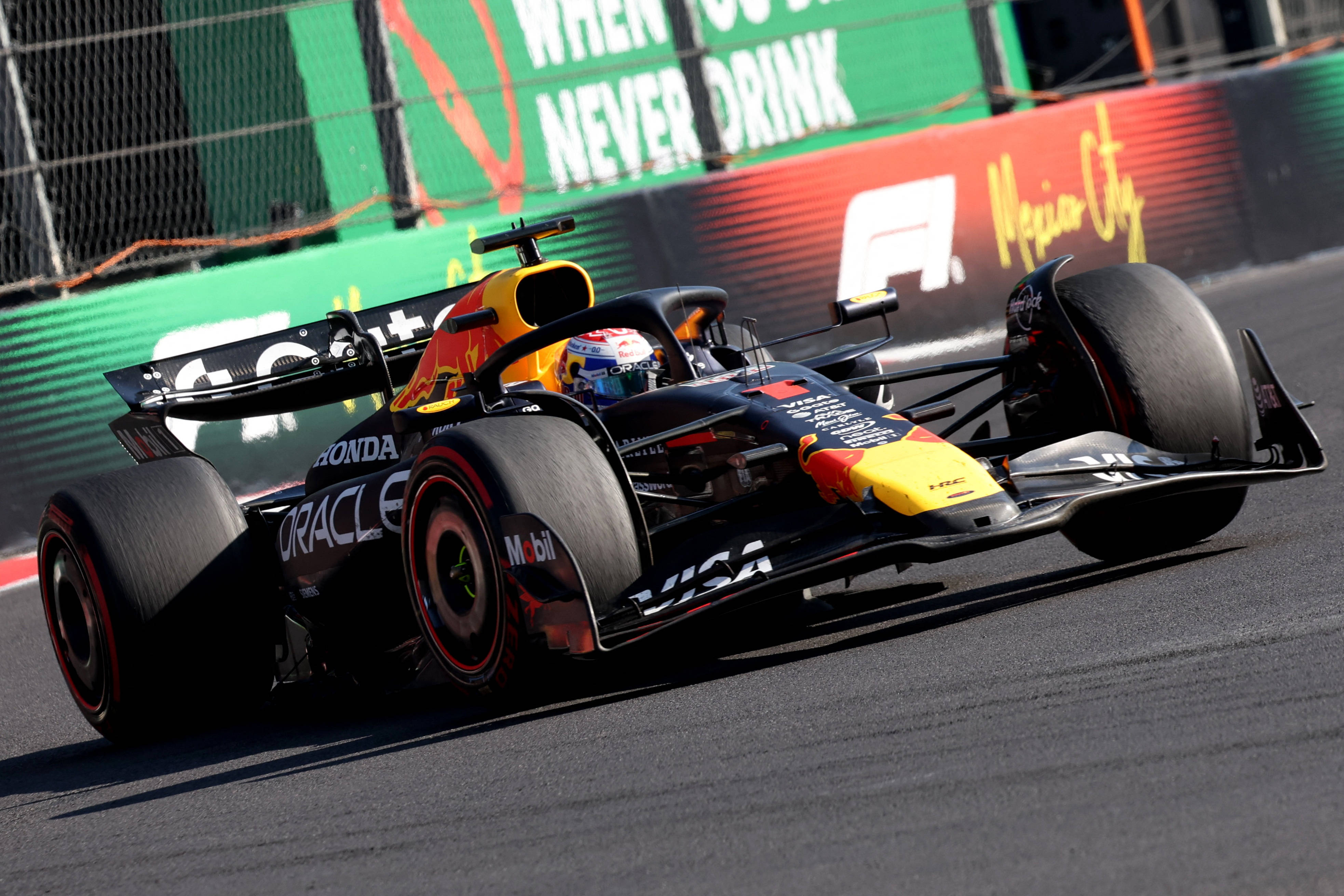 红牛车队力克红牛二队，诺里斯统治全场