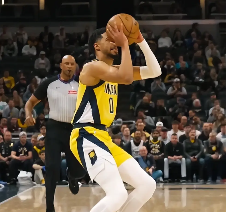 国王翻盘鹈鹕，麦科勒姆送出助攻