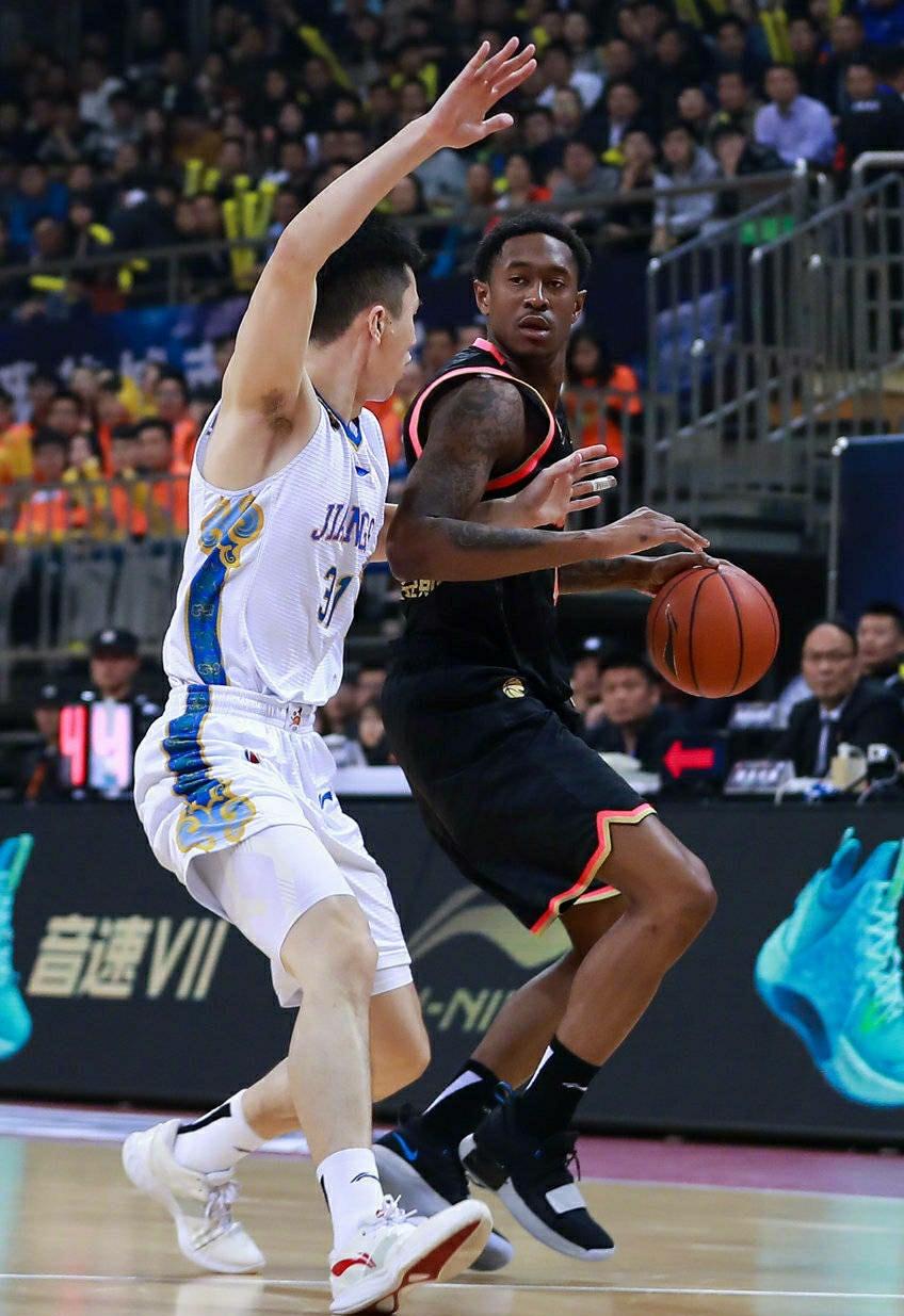 江苏队横扫山西队，范弗利特扛起全队