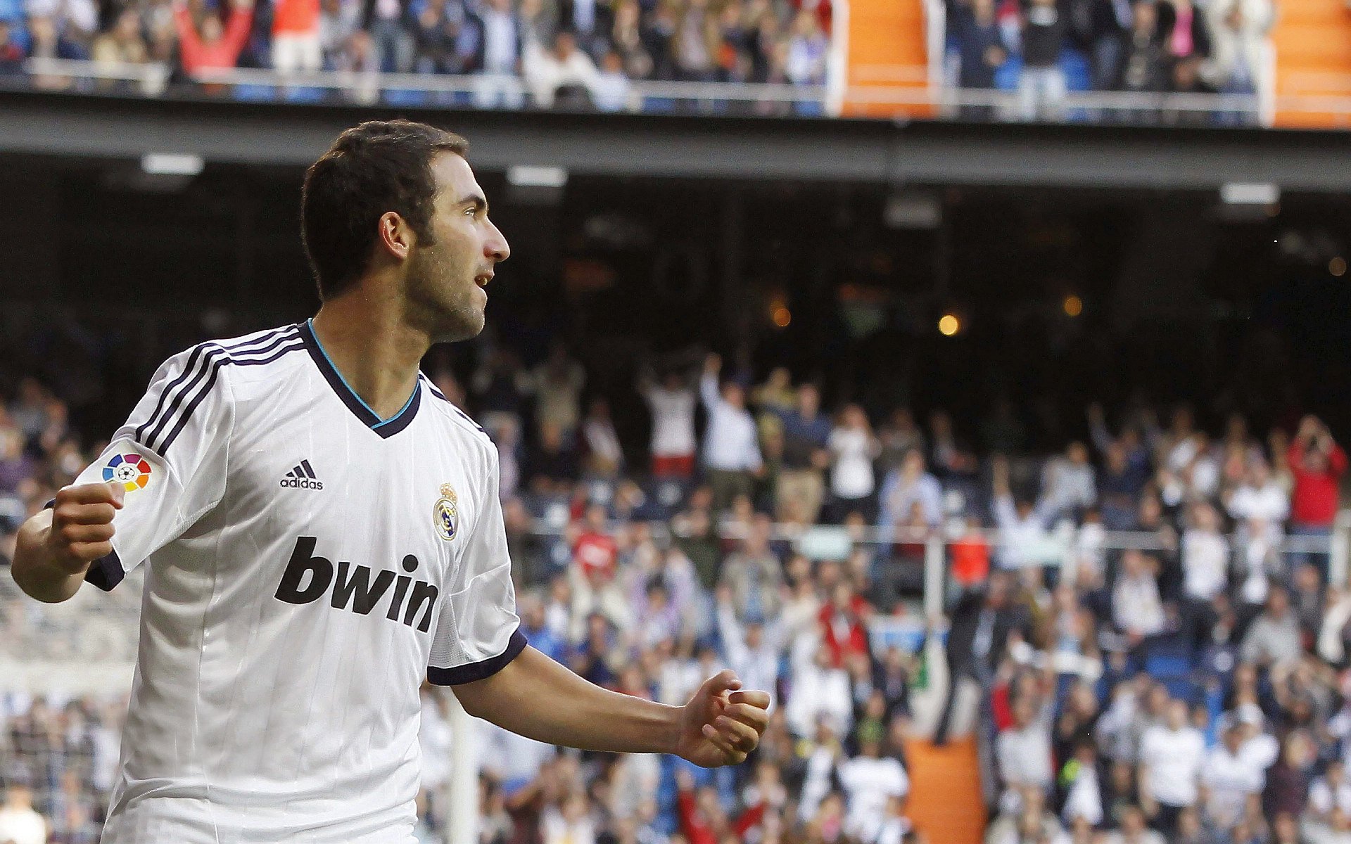 阿什拉夫闪耀莱比锡之夜,红牛战术纪律力克红军,诠释现代边卫新定义