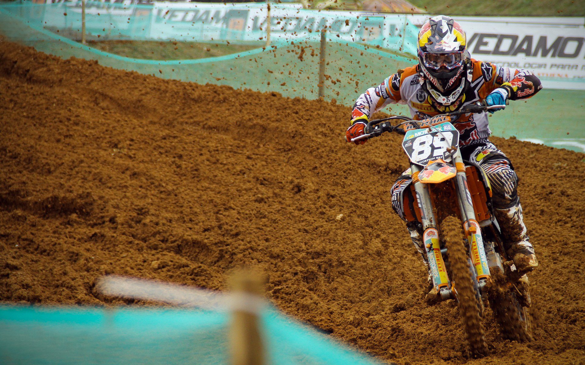 赛道与球场，当F1争冠焦点遇上辽宁掀翻爵士的启示